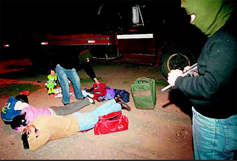 Chao: asaltan quince buses en sector Tanguche