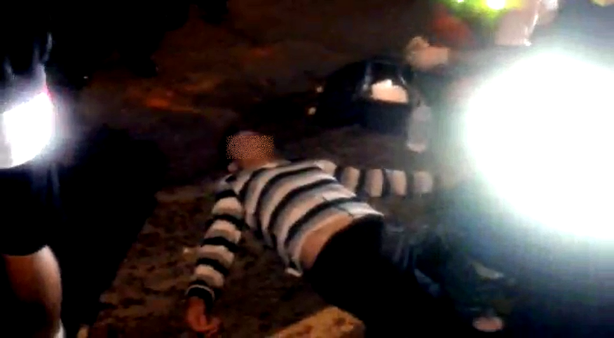 Vecinos golpean a sujeto que asaltó a conductor de automóvil (Vídeo)