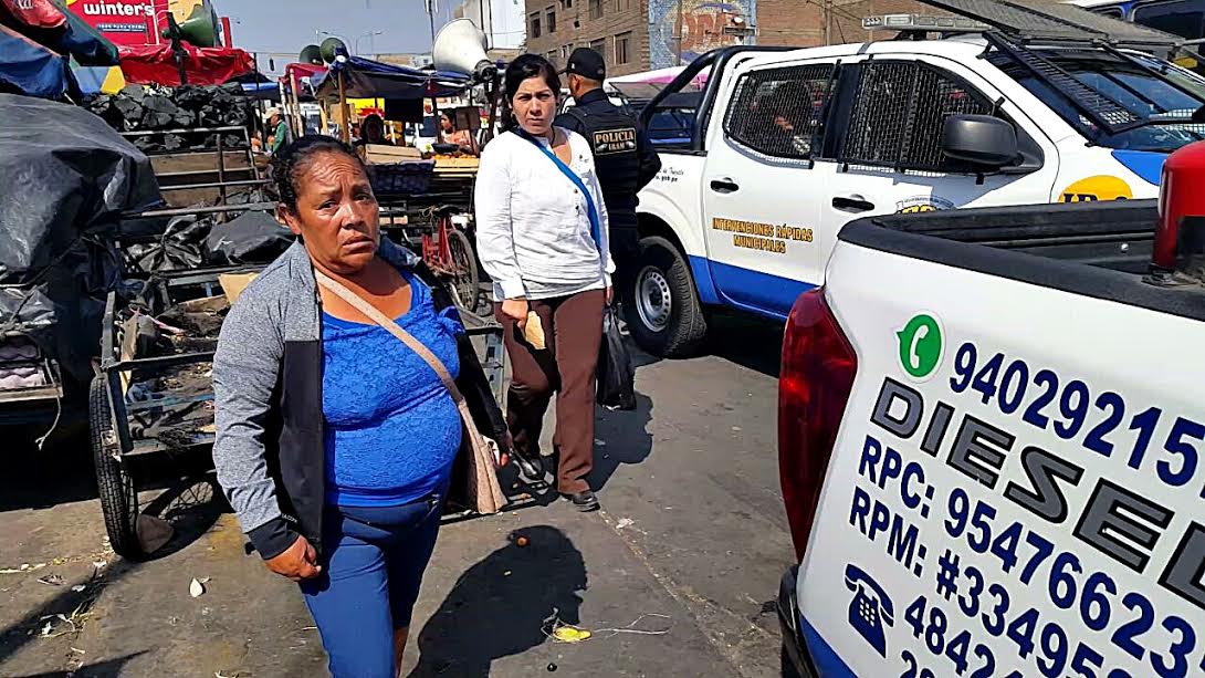  Trujillo: detienen a dos mujeres acusadas de cometer robos al paso por el mercado Palermo(Video)