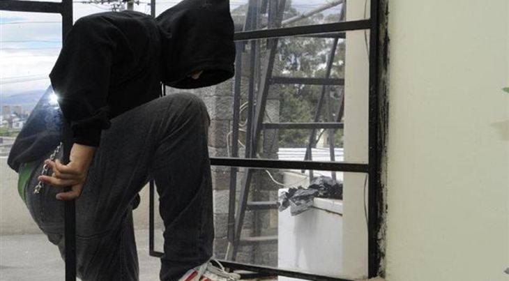 Congresista Salazar propone ley para flexibilizar legítima defensa ante ataques