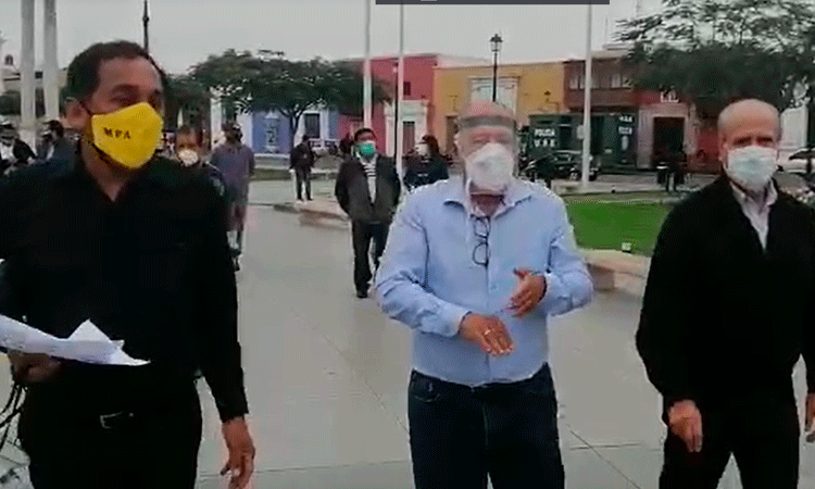 Alcaldes de Ascope exigen salida de director de la red de salud 