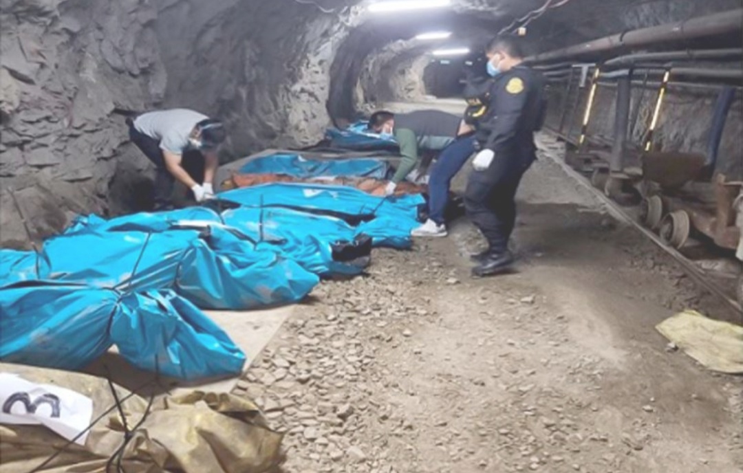 Trasladan cuerpos de los 13 mineros asesinados en Pataz a la División Médico Legal de Trujillo