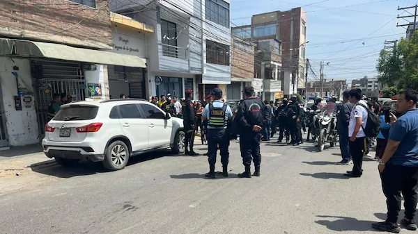 Asesinan a padre de familia mientras recogía a sus hijas en colegio en El Porvenir 