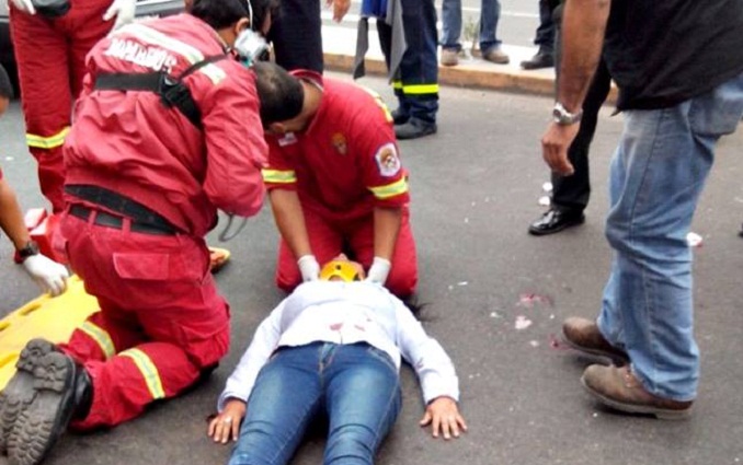 Taxista atropelló a una joven mujer en la avenida Mansiche