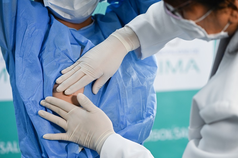 Frecuente autoexamen de mamas permite prevenir el cáncer