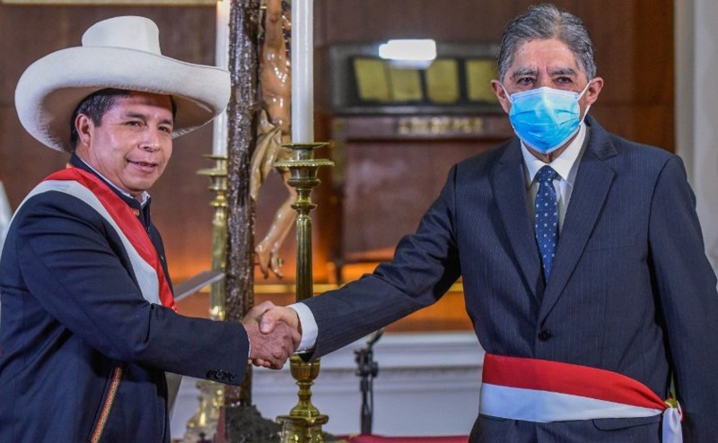 Presidente Castillo juró a Avelino Guillén como nuevo ministro del Interior 