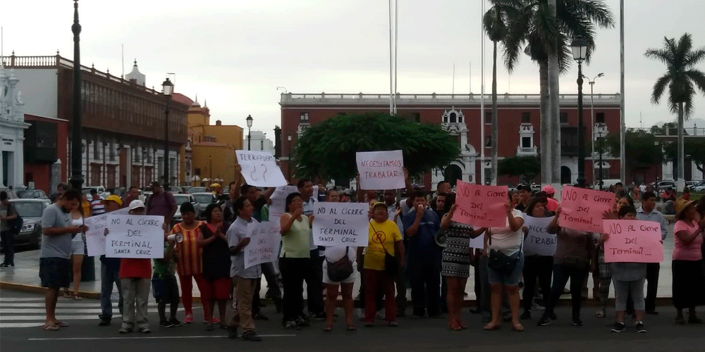 Trujillo: Protestan contra el cierre del terminal Santa Cruz