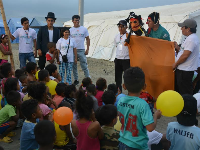 Trujillo: universitarios llevaron ayuda a familias damnificadas por terremoto en Ecuador