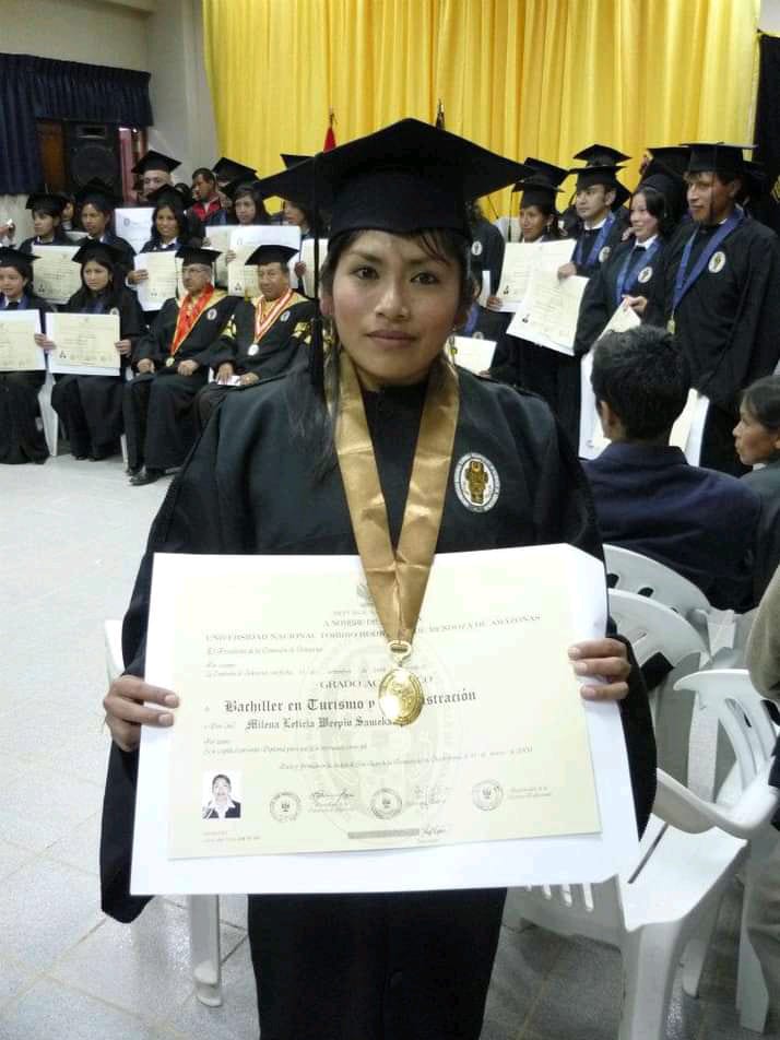 Milena Weepi, la primera mujer awajún en graduarse como doctora en Educación  