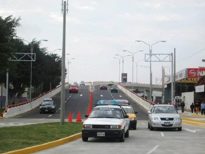 Transportistas piden que by pass del óvalo Mansiche recobre sentido único 