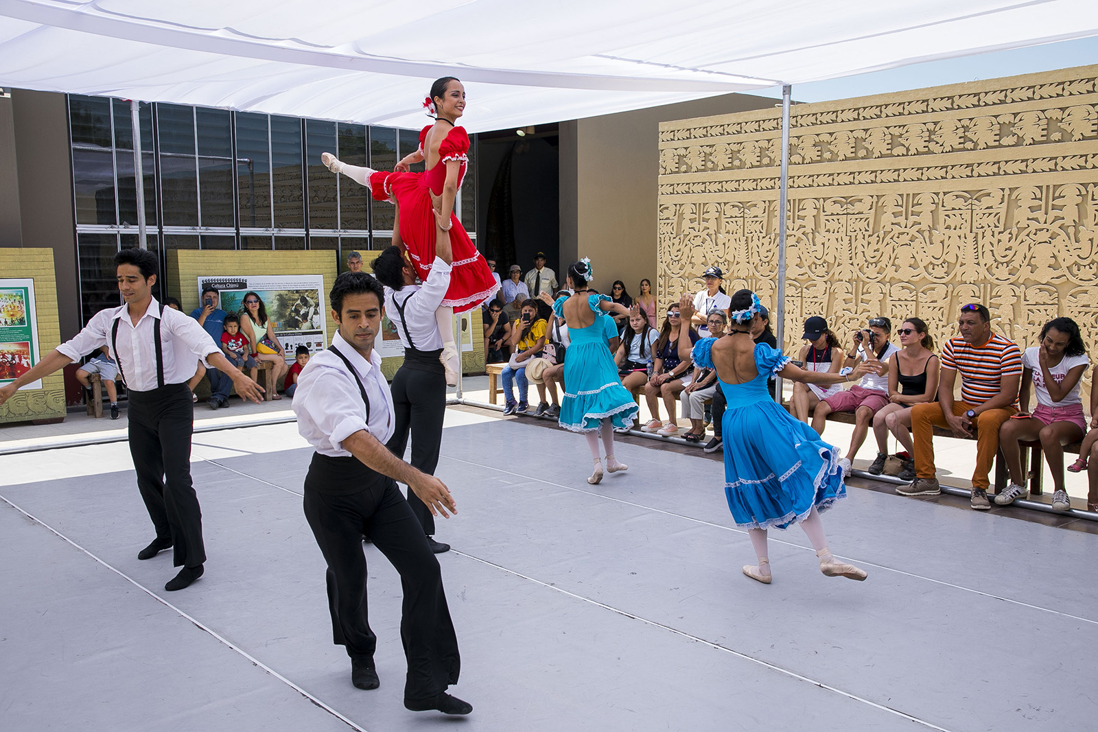 Compañía de Ballet de Trujillo cautivó a turistas en Museo de Chan Chan