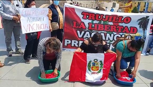 Amas de casa protestaron en la Plaza de Armas de Trujillo por el alza de precios