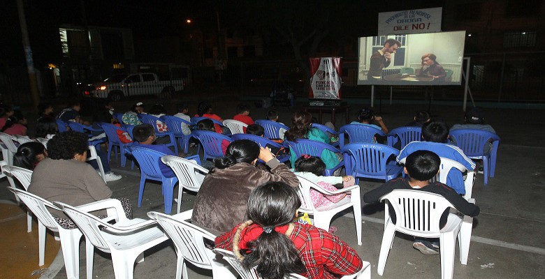 Alrededor de 130 vecinos de “El Bosque”  asisten a proyección gratuita del programa ‘Barrio Cine’