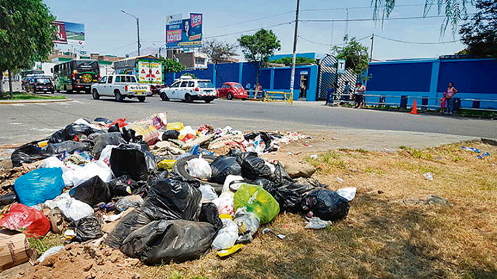 Declaran alerta amarilla en hospitales por acumulación de basura en Trujillo
