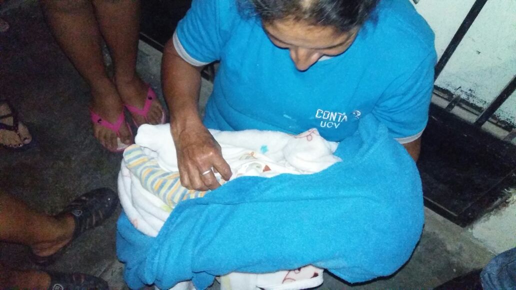 Trujillo: encuentran a recién nacido en sardinel de vivienda