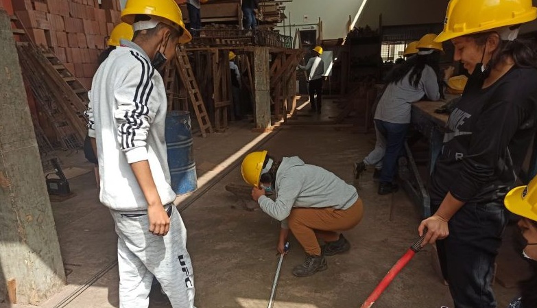 Becarias abren nuevos espacios para las mujeres en el rubro de la construcción