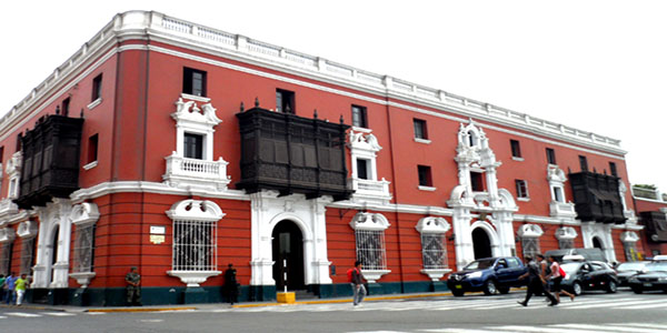 Renuncia presidente de la Beneficencia por presuntas imposiciones de Elidio Espinoza