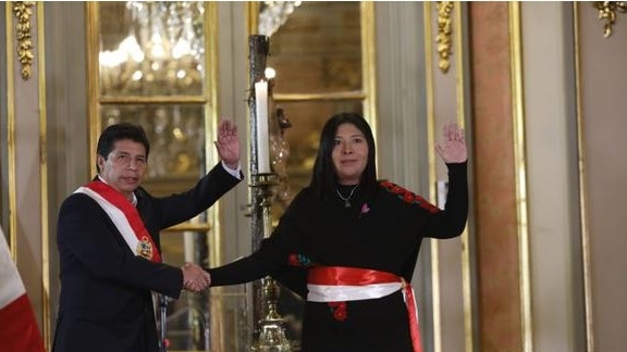 Congresista Chávez y Anibal Torres estuvieron detrás del discurso de Castillo