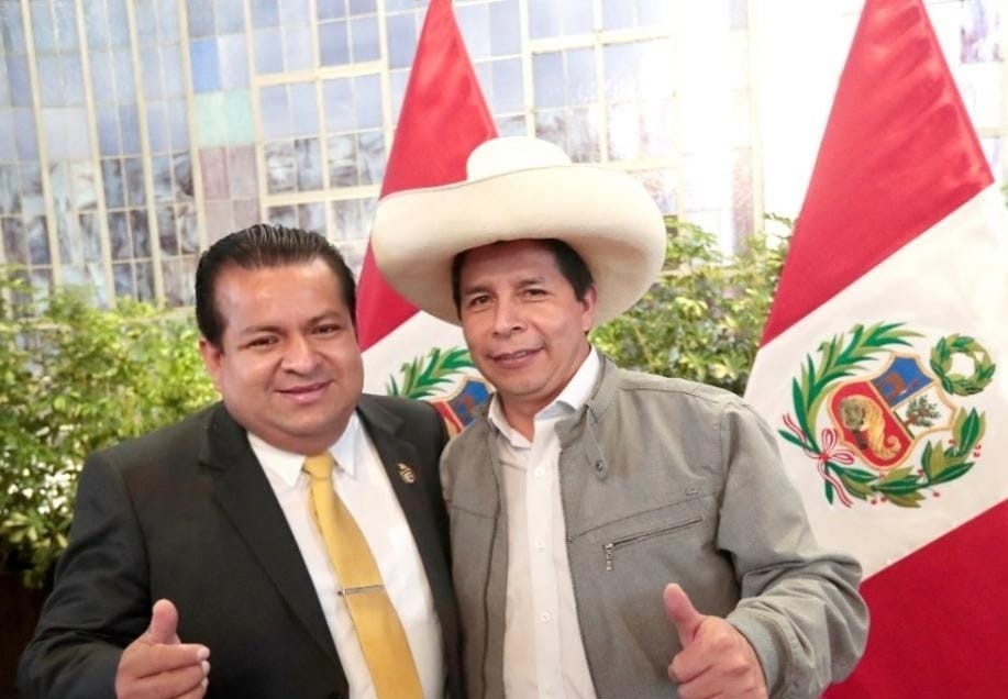 Ex secretario de Palacio Bruno Pacheco se entregó esta noche a la Fiscalía 