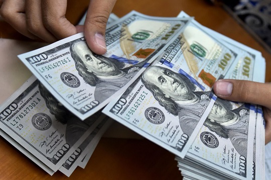 Dólar avanza ligeramente al inicio de jornada en medio de volatilidad regional