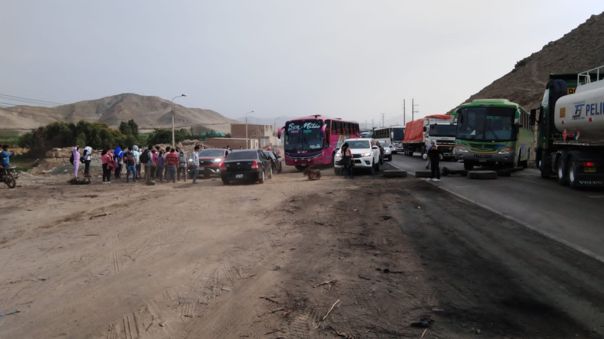 La Libertad: continúa bloqueo carretera Panamericana Norte a la altura de Chao