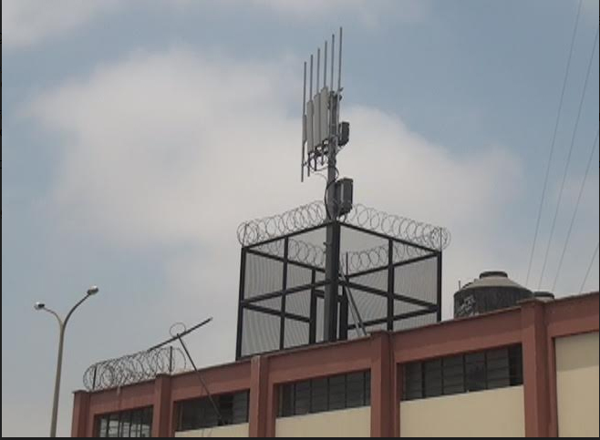 Instalan modernos bloqueadores en penal El Milagro