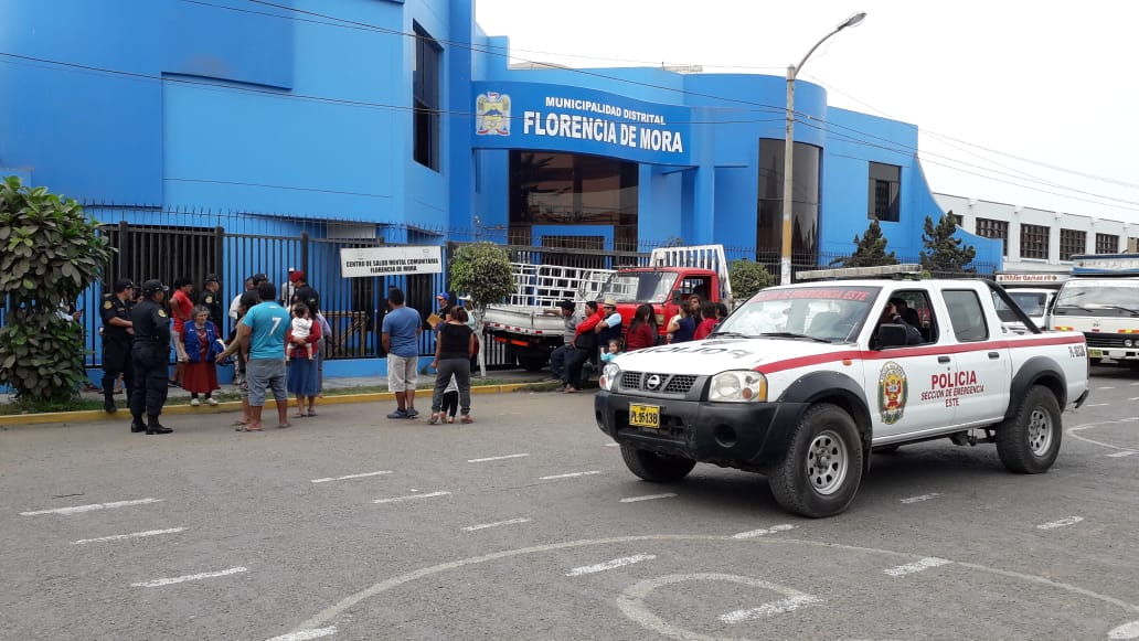 Bloquean ingreso al municipio de Florencia de Mora por deuda de 28 mil soles