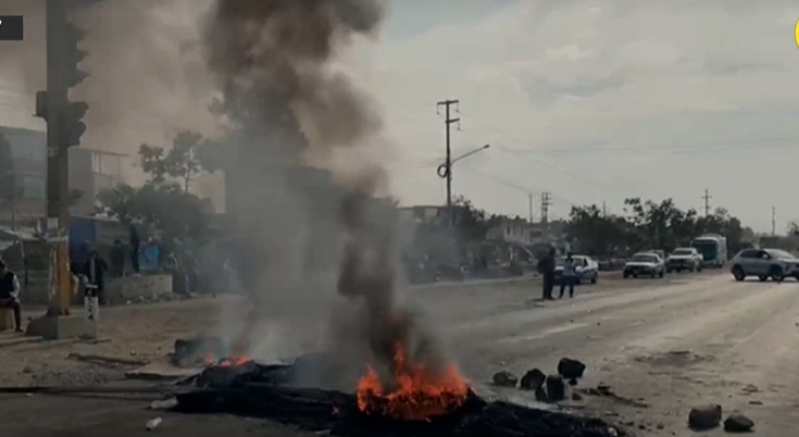 La Libertad: pasajeros esperan hasta cinco horas para tomar transporte a la sierra por bloqueo de mineros