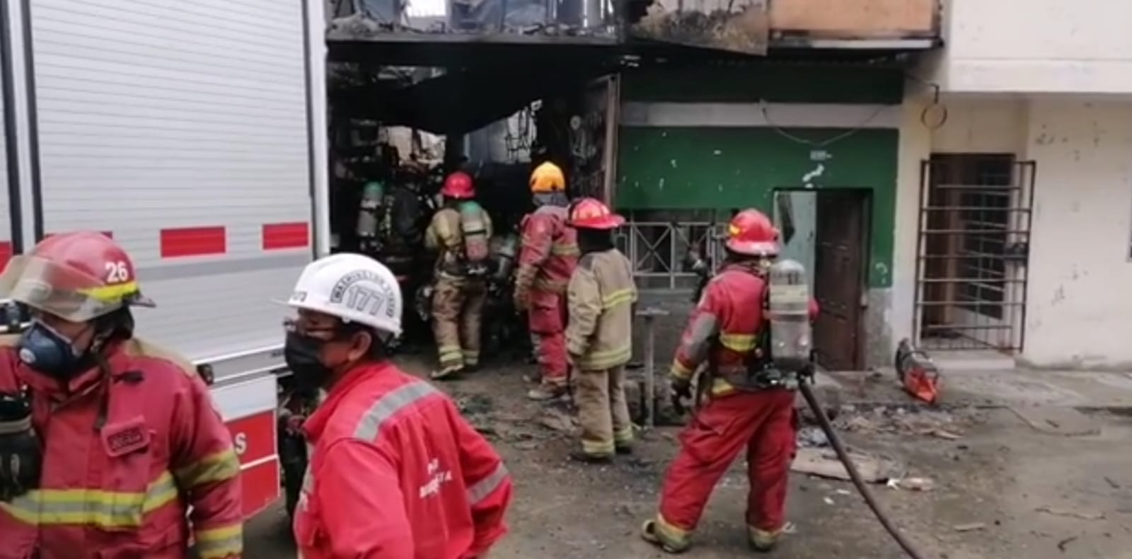 Incendio arrasó con taller mecánico en La Esperanza