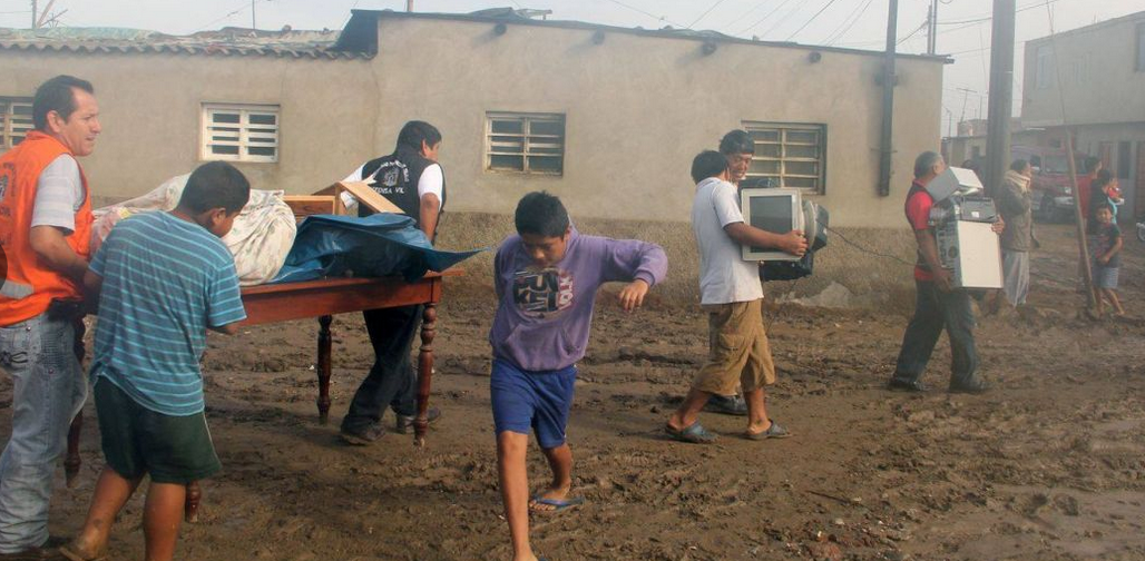 Familias del litoral trujillano viven en zozobra y con temor por oleajes anómalos