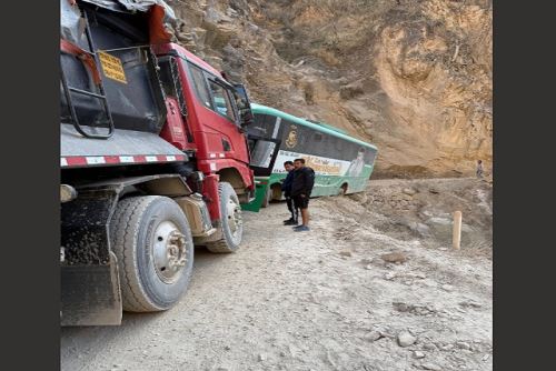 Bus de la banda de músicos La Huaranchal casi cae a un abismo en Pataz