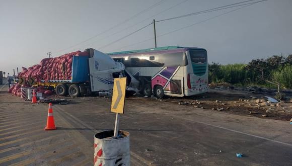 Choque de ómnibus y camión en Ascope deja un muerto