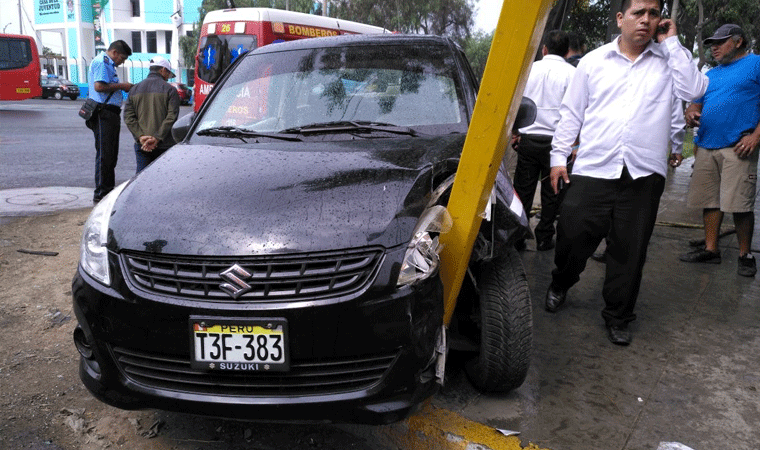 Trujillo: choque entre taxis deja cuatro heridos entre ellos una niña de 6 años
