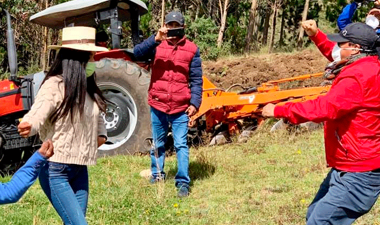 Consejera regional sorprende bailando con alcalde de Santiago de Chuco sin respetar distanciamiento social