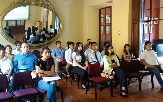 Capacitan a universitarios en Escuela de Microfinanzas de la Caja del Santa en Trujillo