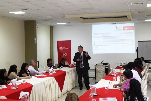 Capacitan a emprendedores en administración de negocios