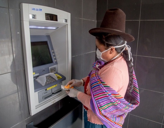 Francke anuncia que gobierno alista nueva ayuda económica para familias vulnerables