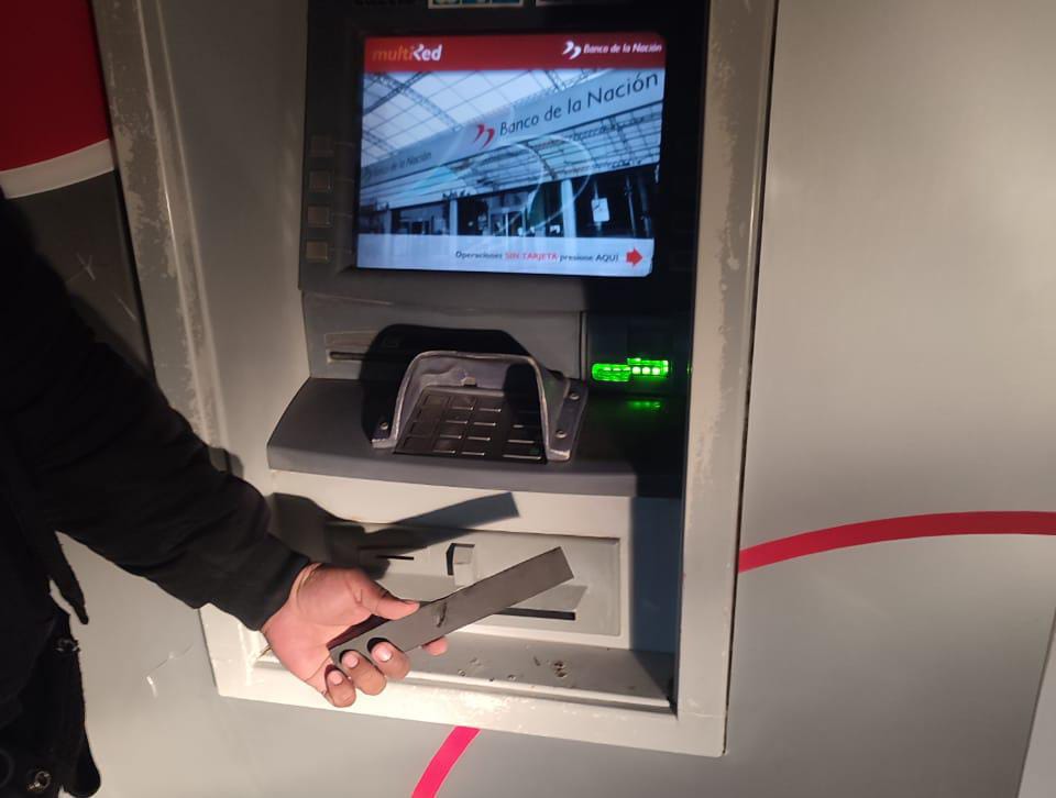 Encuentran regleta en cajero automático de la avenida Sur