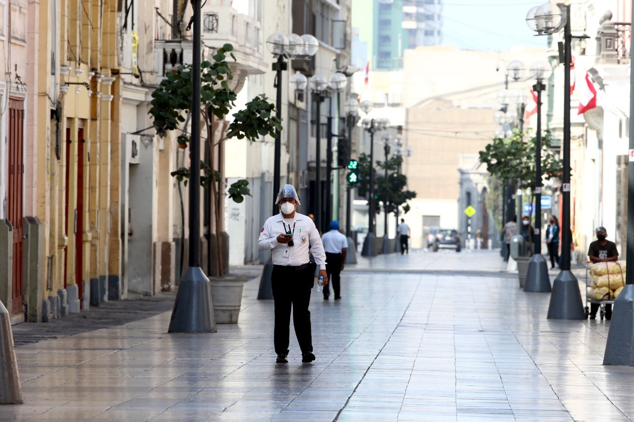 Desde hoy lunes 18 de octubre toque de queda en el país es de 02:00 a 04:00 horas