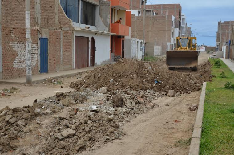 Municipio inicia asfaltado de pistas y construcción de veredas en "Víctor Larco"