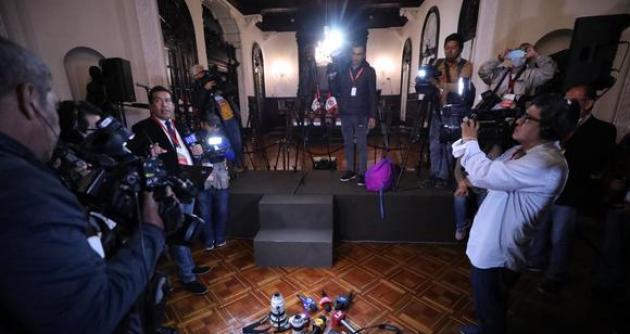 Prensa extranjera desmiente a Aníbal Torres sobre exclusión de periodistas nacionales de conferencia en Palacio 