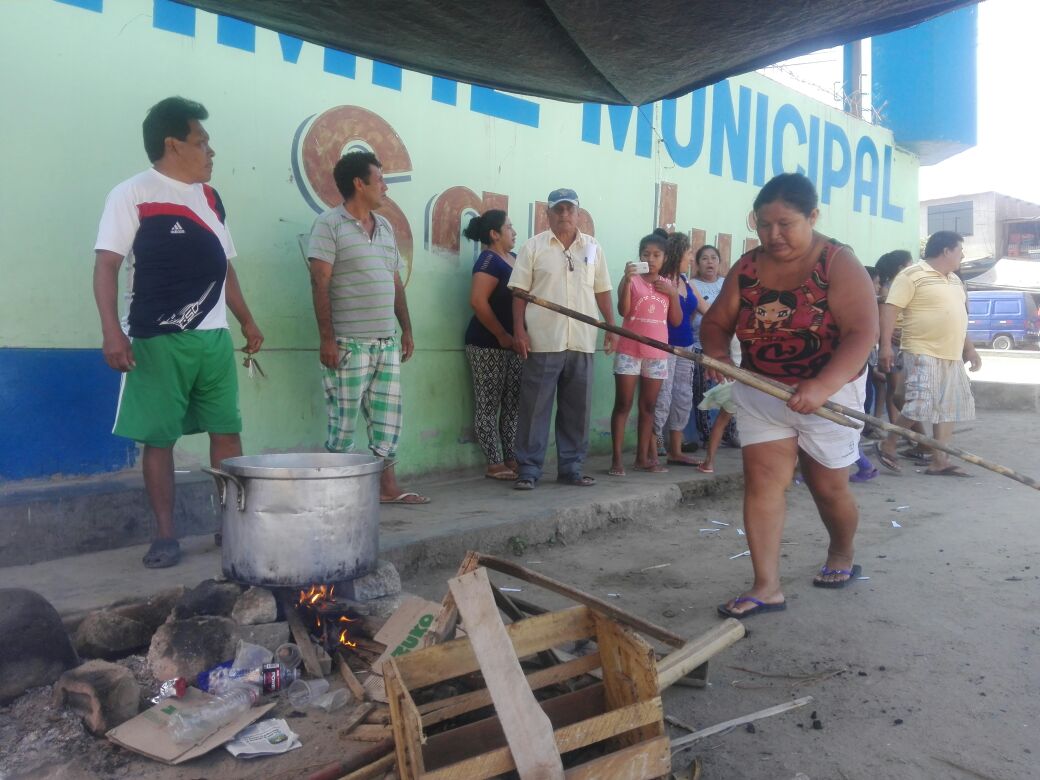 Extrabajadores del camal de La Esperanza no se rinden en protestas