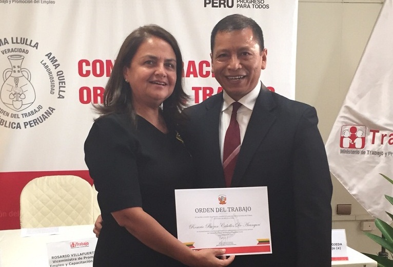 Confieren "Orden del Trabajo" a presidenta de la Cámara de Comercio de La Libertad