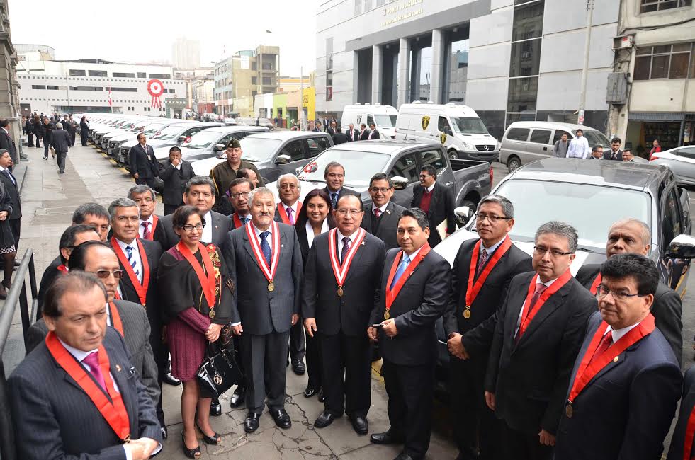  Presidencia del Poder Judicial entrega camioneta para Corte Superior de La Libertad