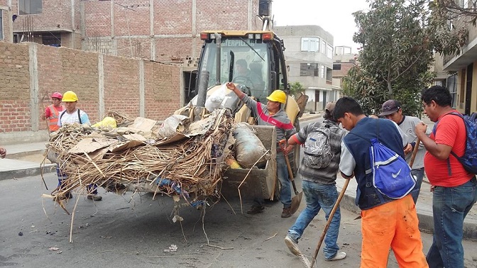 Continúa campaña de limpieza de techos en provincia de Trujillo y distritos 
