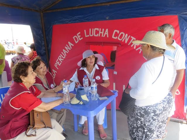 Masiva campaña de educación sobre cáncer a la piel en Huanchaco