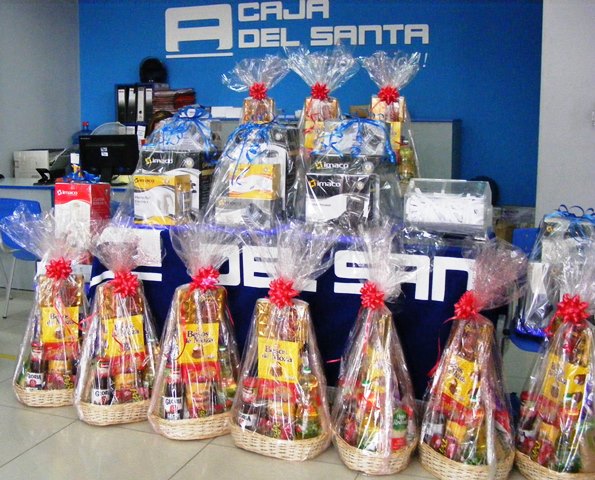 Caja del Santa premió a 15 microempresarios de su red de agencias en el país