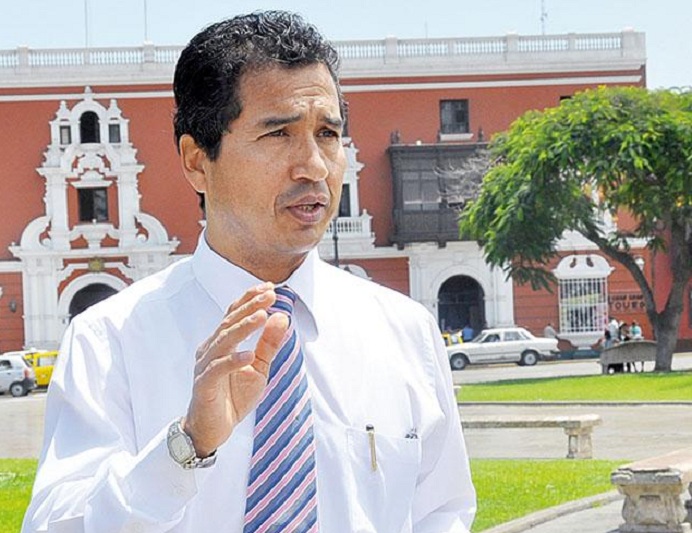 Calderón pide que el Apra expulse a sospechosos de tener vínculos con el narcotráfico