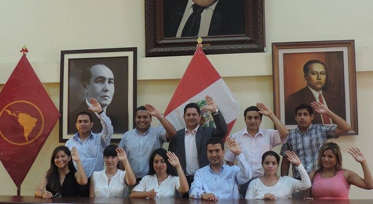 Calderón presenta a su lista para tentar secretaría regional del PAP