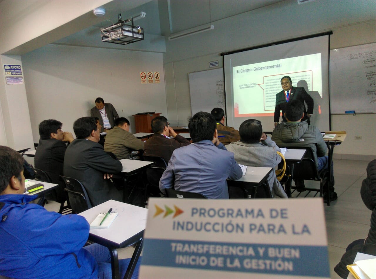 Contraloría capacitó a más de 5 mil autoridades y funcionarios sobre transferencia de gestión